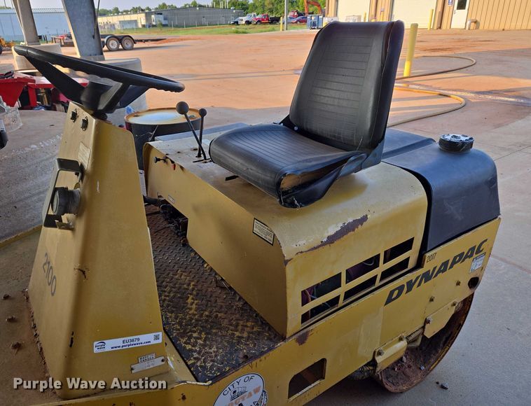 image for item EU3679 Dynapac 2100 double drum roller