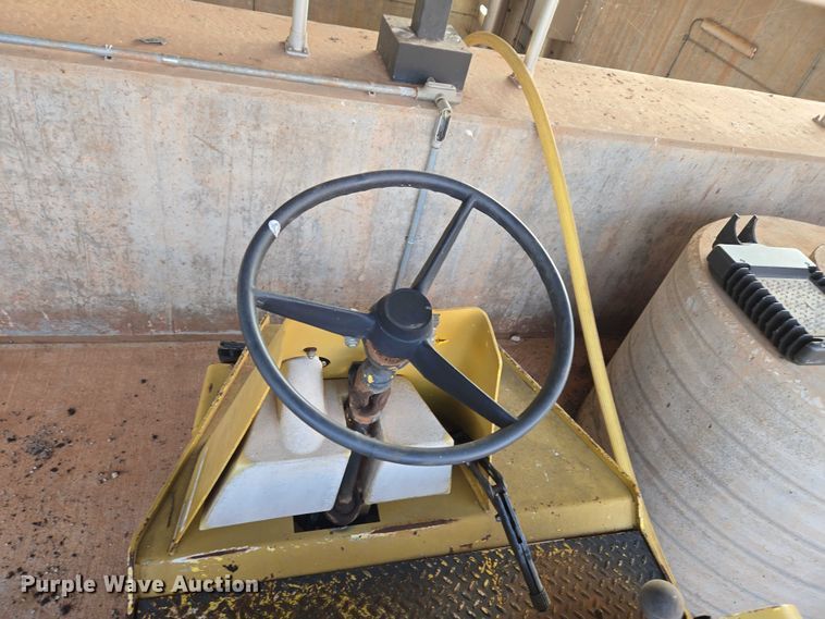 image for item EU3679 Dynapac 2100 double drum roller