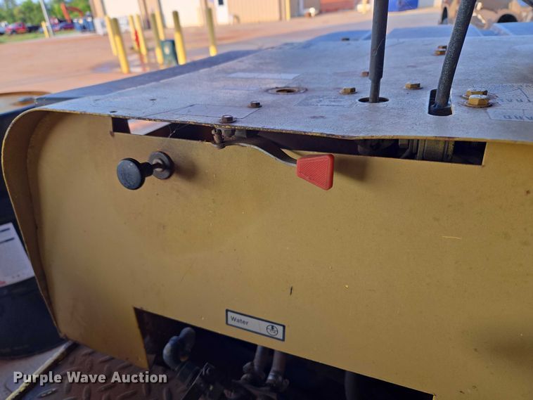 image for item EU3679 Dynapac 2100 double drum roller