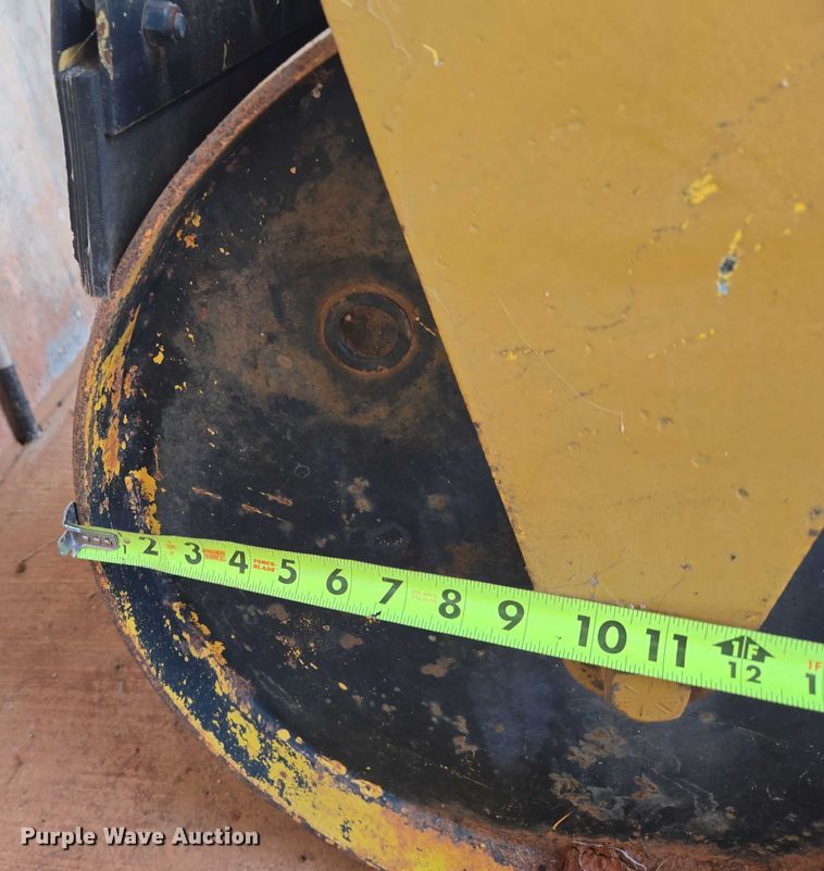 image for item EU3679 Dynapac 2100 double drum roller