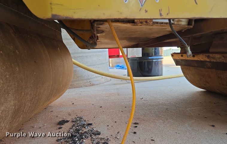 image for item EU3679 Dynapac 2100 double drum roller