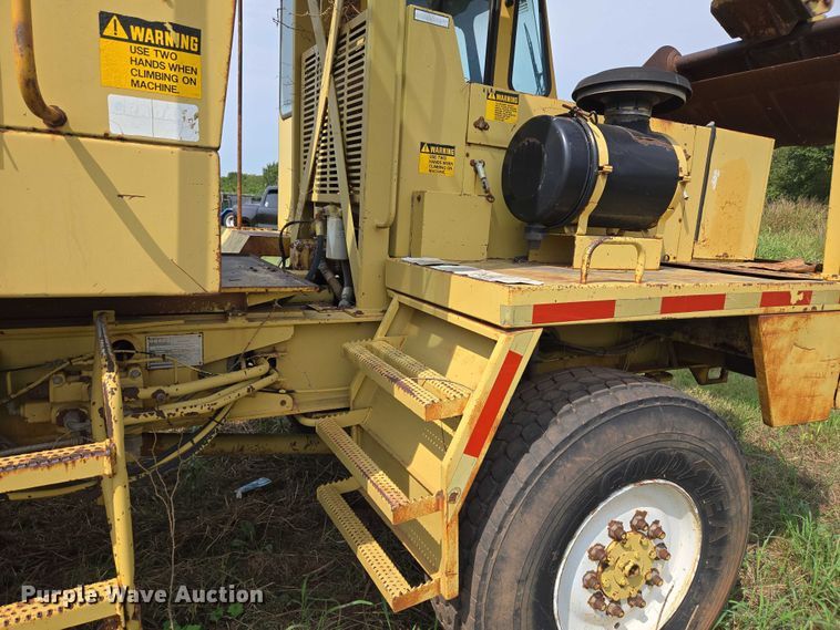 image for item EU3683 1996 Gradall G3WD wheeled excavator