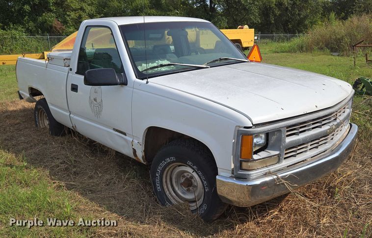 image for item EU3686 1997 Chevrolet C1500 pickup truck