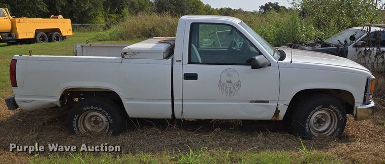 image for item EU3686 1997 Chevrolet C1500 pickup truck