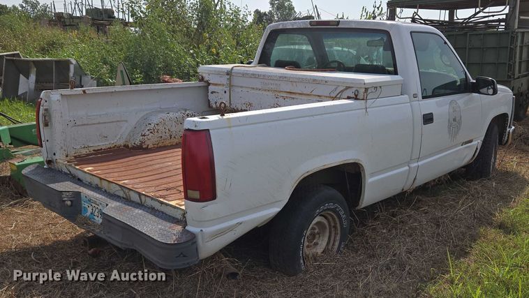 image for item EU3686 1997 Chevrolet C1500 pickup truck