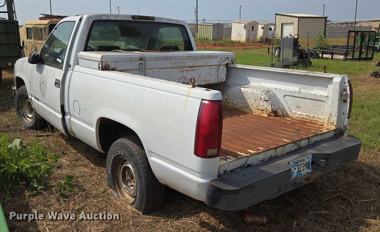 image for item EU3686 1997 Chevrolet C1500 pickup truck