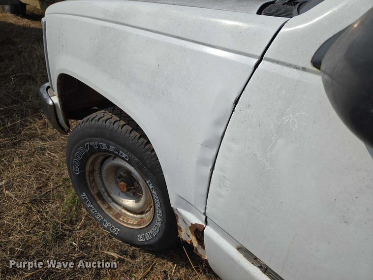 image for item EU3686 1997 Chevrolet C1500 pickup truck