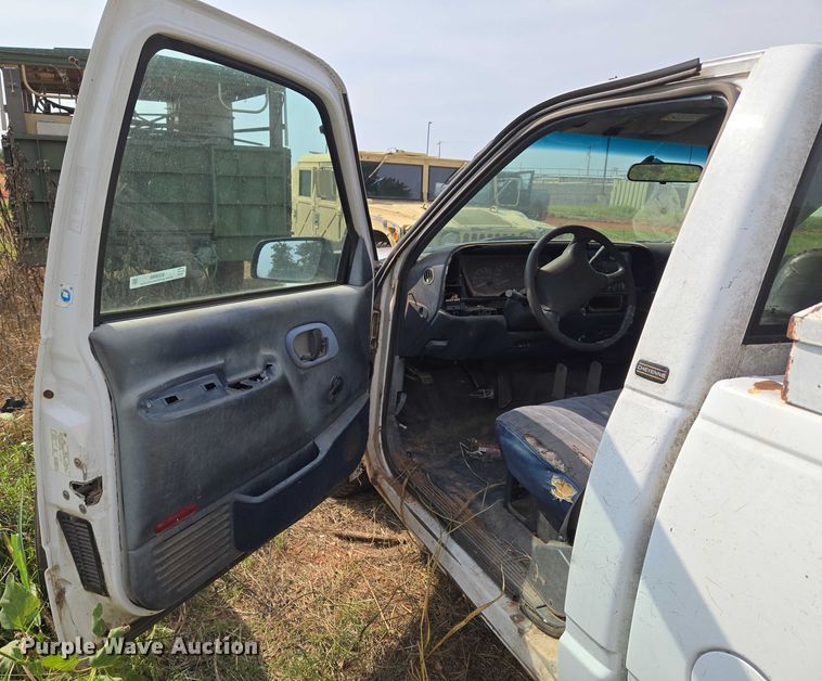 image for item EU3686 1997 Chevrolet C1500 pickup truck