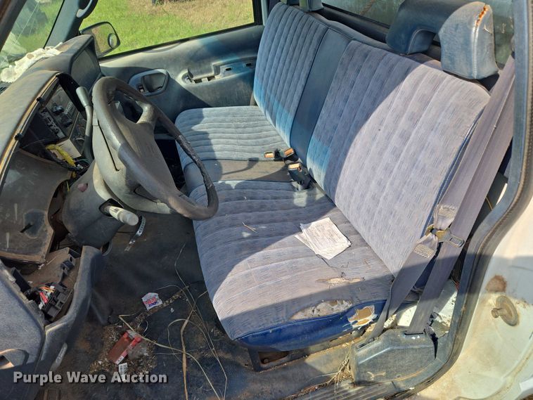 image for item EU3686 1997 Chevrolet C1500 pickup truck