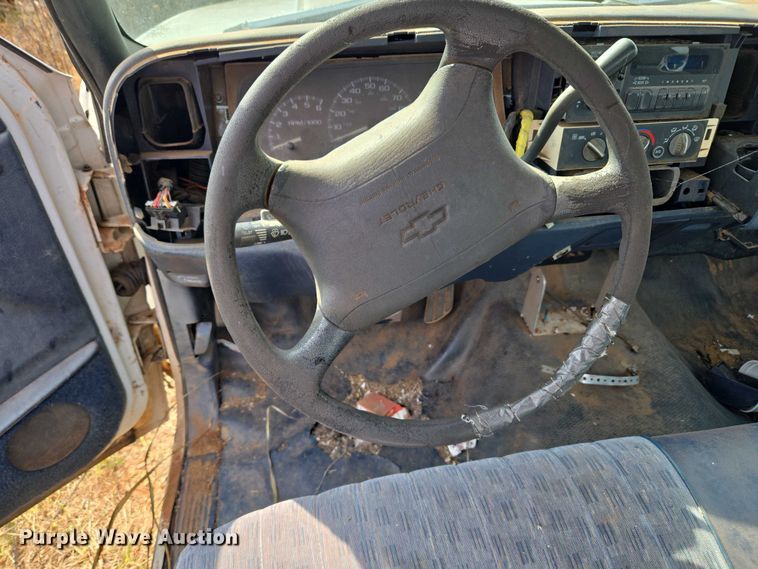 image for item EU3686 1997 Chevrolet C1500 pickup truck