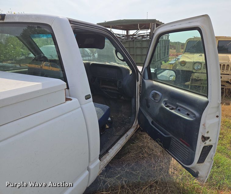 image for item EU3686 1997 Chevrolet C1500 pickup truck