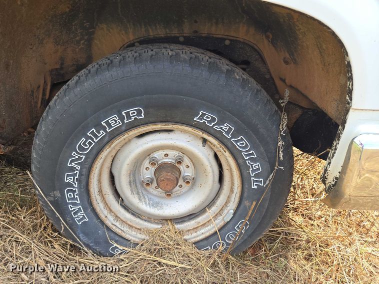 image for item EU3686 1997 Chevrolet C1500 pickup truck