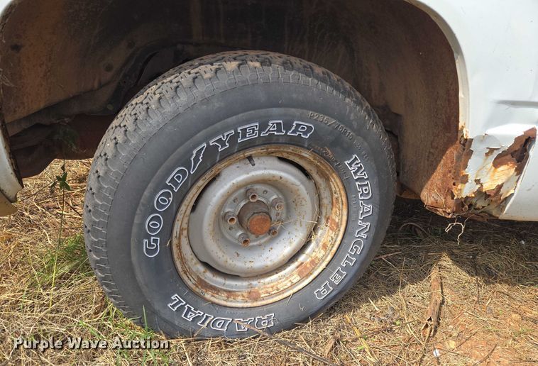 image for item EU3686 1997 Chevrolet C1500 pickup truck