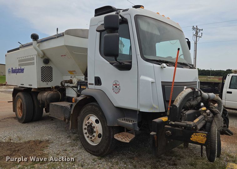 image for item EU3687 2017 Kenworth K370 pothole patcher truck