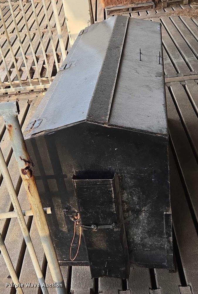 image for item EU3706 Cake feeder