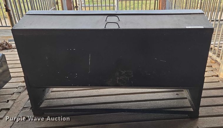 image for item EU3706 Cake feeder