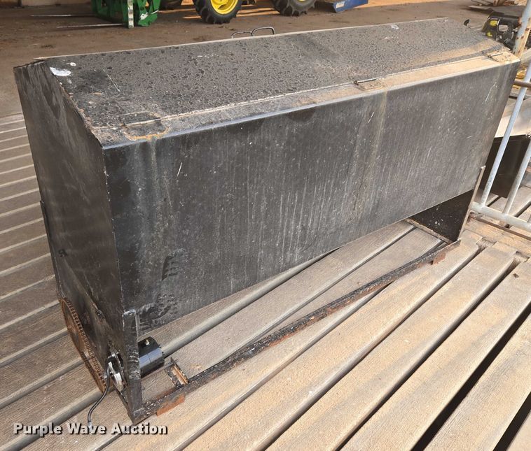 image for item EU3706 Cake feeder