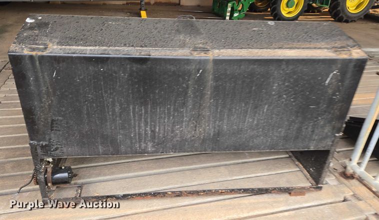 image for item EU3706 Cake feeder