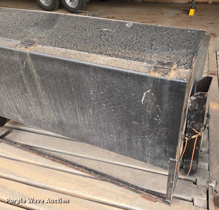 image for item EU3706 Cake feeder