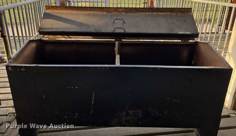 image for item EU3706 Cake feeder