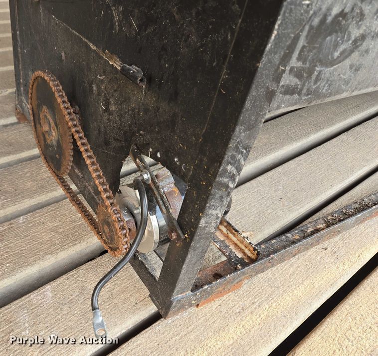 image for item EU3706 Cake feeder