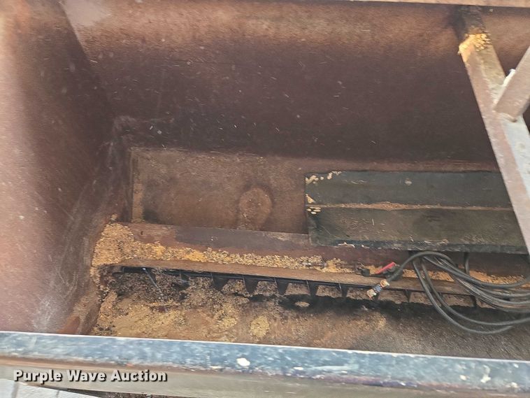 image for item EU3706 Cake feeder