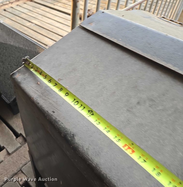 image for item EU3706 Cake feeder