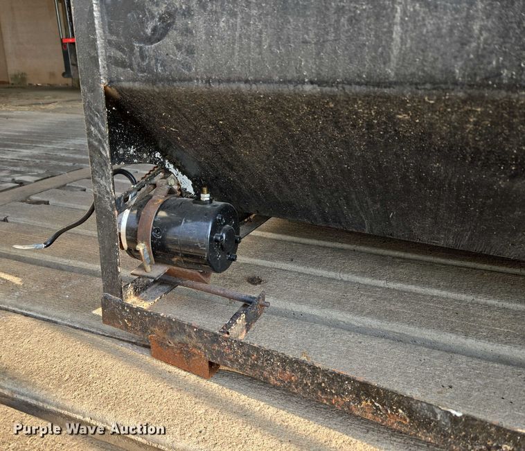 image for item EU3706 Cake feeder