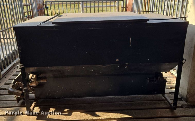 image for item EU3709 Cake feeder