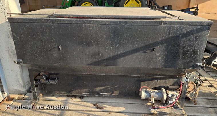 image for item EU3709 Cake feeder