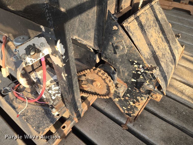 image for item EU3709 Cake feeder