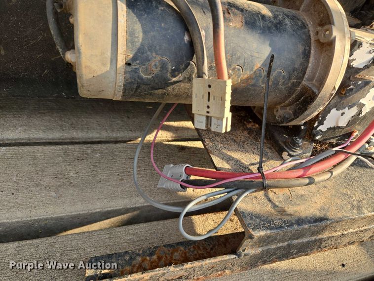 image for item EU3709 Cake feeder