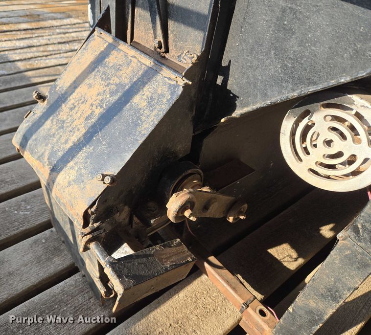 image for item EU3709 Cake feeder