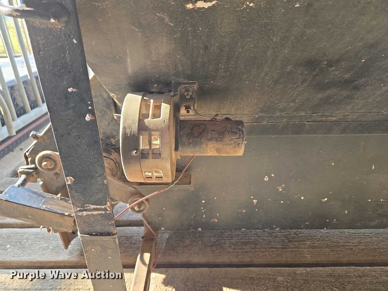 image for item EU3709 Cake feeder