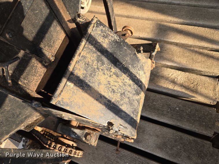 image for item EU3709 Cake feeder