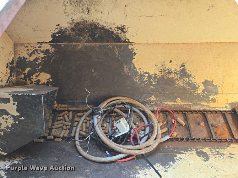 image for item EU3709 Cake feeder