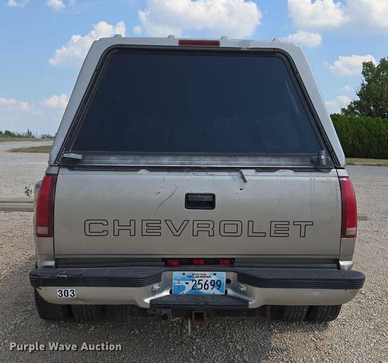 image for item EU3715 2000 Chevrolet C3500 Crew Cab pickup truck