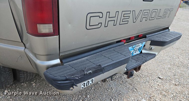 image for item EU3715 2000 Chevrolet C3500 Crew Cab pickup truck