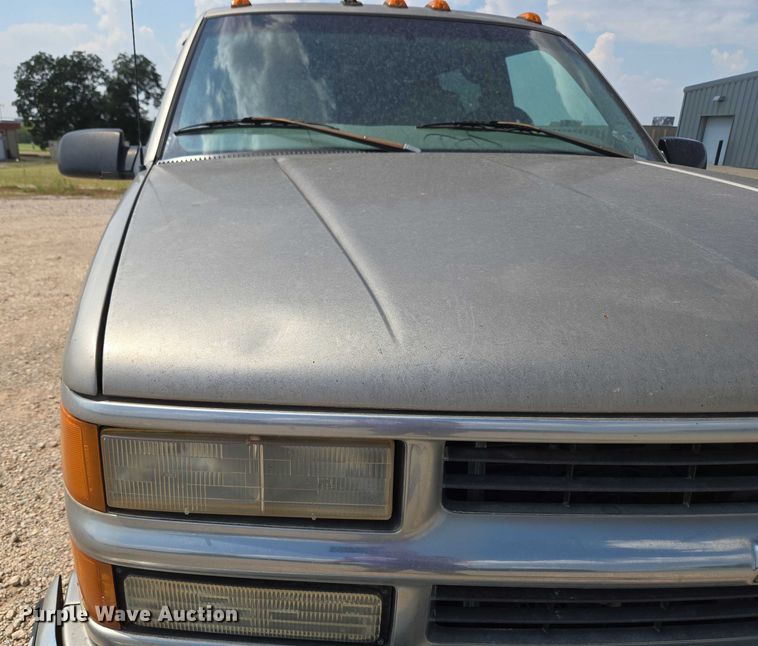 image for item EU3715 2000 Chevrolet C3500 Crew Cab pickup truck