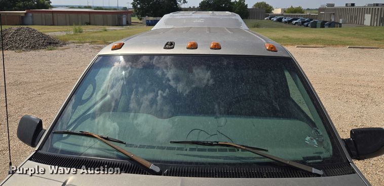 image for item EU3715 2000 Chevrolet C3500 Crew Cab pickup truck