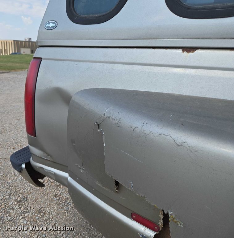 image for item EU3715 2000 Chevrolet C3500 Crew Cab pickup truck