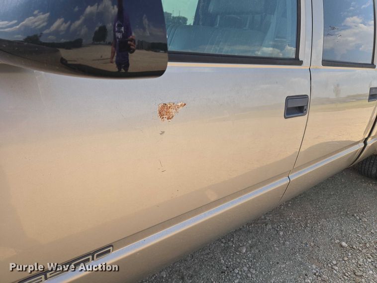 image for item EU3715 2000 Chevrolet C3500 Crew Cab pickup truck