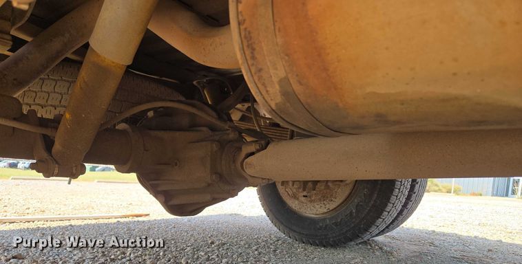 image for item EU3715 2000 Chevrolet C3500 Crew Cab pickup truck