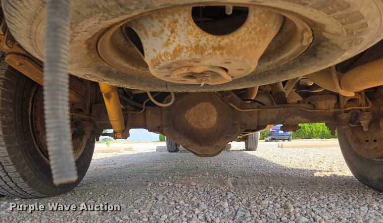 image for item EU3715 2000 Chevrolet C3500 Crew Cab pickup truck