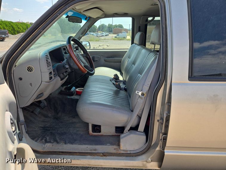 image for item EU3715 2000 Chevrolet C3500 Crew Cab pickup truck