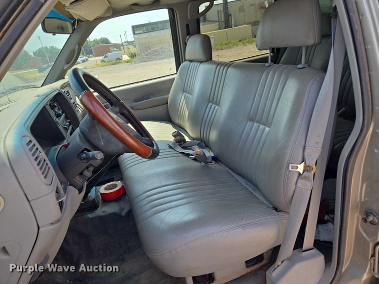 image for item EU3715 2000 Chevrolet C3500 Crew Cab pickup truck