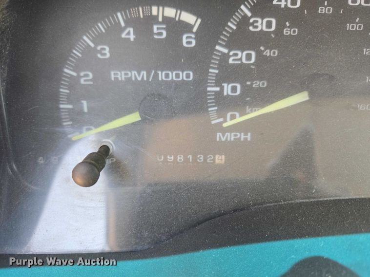 image for item EU3715 2000 Chevrolet C3500 Crew Cab pickup truck