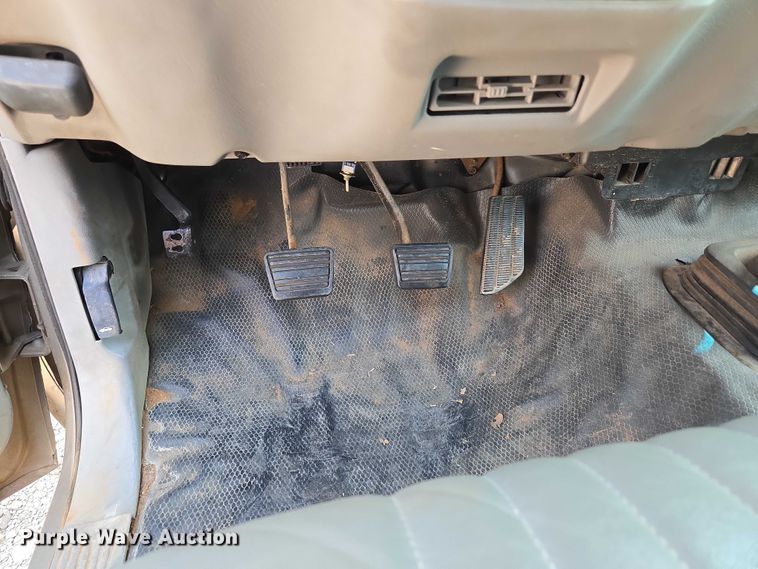 image for item EU3715 2000 Chevrolet C3500 Crew Cab pickup truck