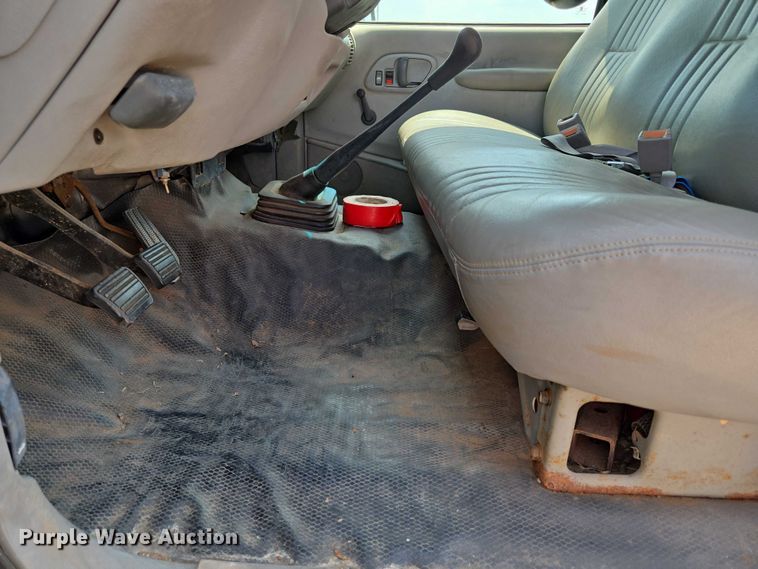 image for item EU3715 2000 Chevrolet C3500 Crew Cab pickup truck