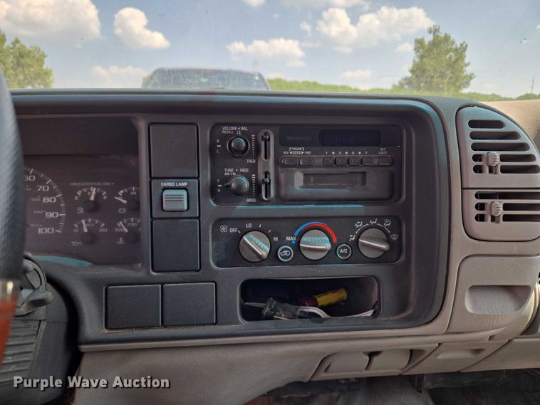 image for item EU3715 2000 Chevrolet C3500 Crew Cab pickup truck